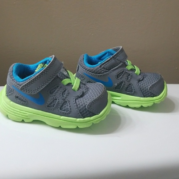 size 2 infant nike shoes